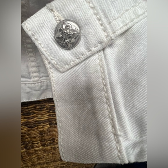 Miss Me- Juniors‎ White Jean Jacket, Medium - Picture 10 of 10